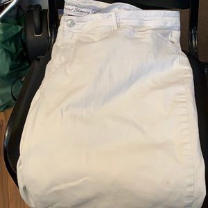 Gloria Vanderbilt white capris size 24